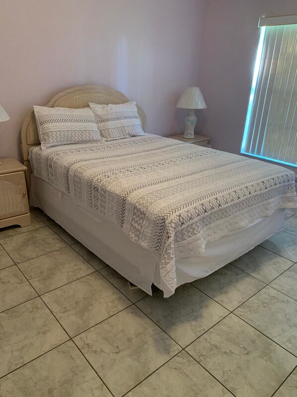 基础别墅, 多张床, 无烟房 | 3 多间卧室、熨斗/熨衣板、免费 WiFi、床单