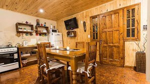 In-room dining - Cabañas San Francisco (Plottier)