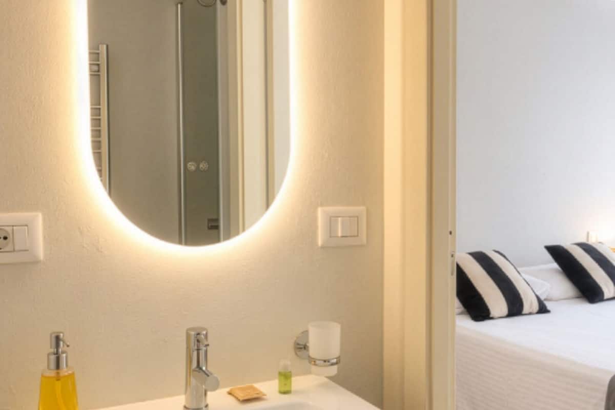 Habitación individual Confort, baño en la habitación (camera singola ) | Baño | Regadera, regadera tipo lluvia, amenidades de baño gratuitas