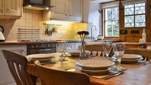 In-room dining - Pear Tree Cottage (Kendal)