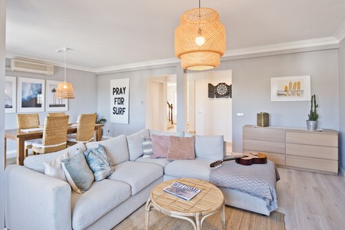 Villa spacieuse au sommet d'une colline avec vue sur l'océan + piscine privée