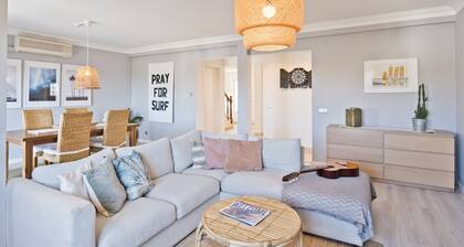 Villa spacieuse au sommet d'une colline avec vue sur l'océan + piscine privée