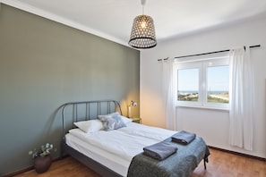 4 makuuhuonetta, silitysrauta/-lauta, ilmainen Wi-Fi, vuodevaatteet