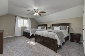 4 bedrooms, iron/ironing board, free WiFi, bed sheets - Morningside Retreat, Downtown Springfield (Springfield)
