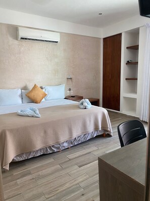 Habitación Deluxe, 1 cama de matrimonio grande, no fumadores | Escritorio, wifi gratis, ropa de cama