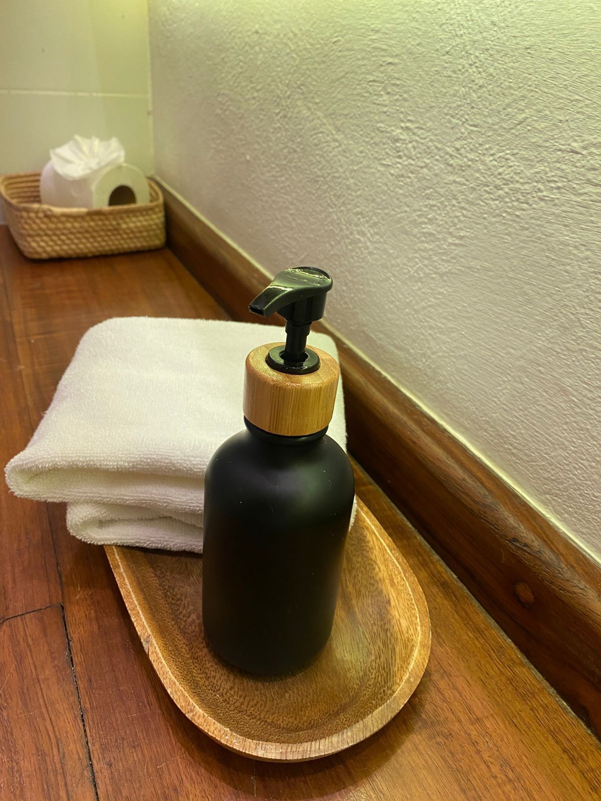 superior room, 1 king bed, non smoking | bathroom | shower, free toiletries, hair dryer, towels