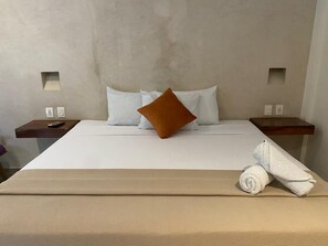 Desk, free WiFi, bed sheets - Hotel Pelecanus Suites (Isla Holbox)