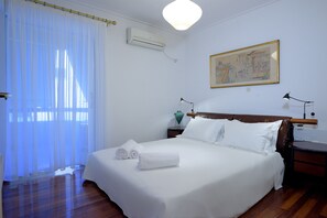 2 bedrooms, in-room safe, iron/ironing board, free WiFi - Athens Urban Visions Art Apartment. Breath taking Views to Acropolis.  (Athina)