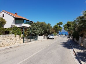 Property grounds - Sunny & Spacious, your home away from home (Supetar)
