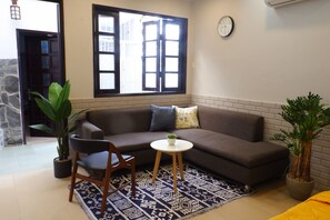 Living area - Spacious Condo between Ben Thanh Market and Bui Vien Backpacker  Are (Ho Chi Minh)