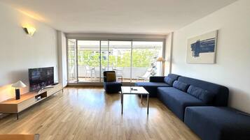 Een televisie en een dvd-speler