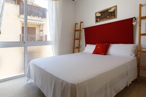 3 bedrooms, iron/ironing board, Internet, bed sheets - BIG TERRACE HOUSE with PARKING (Tossa de Mar)