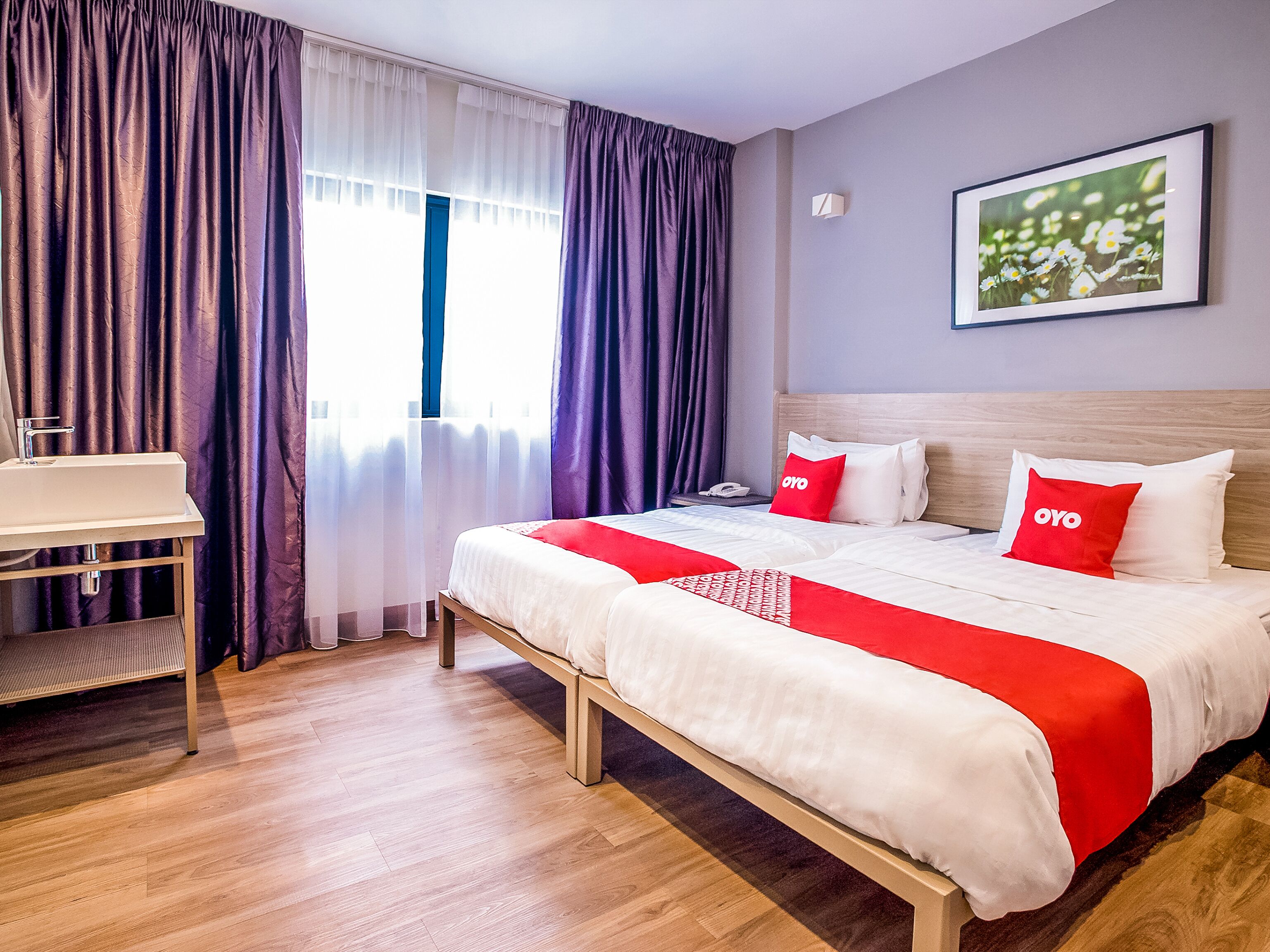 Deluxe Twin Room | Desk, WiFi (free), bed sheets