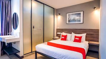 Deluxe Double Room, 1 Queen Bed | 1 bedroom, desk, free WiFi, bed sheets