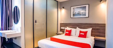 Desk, free WiFi, bed sheets