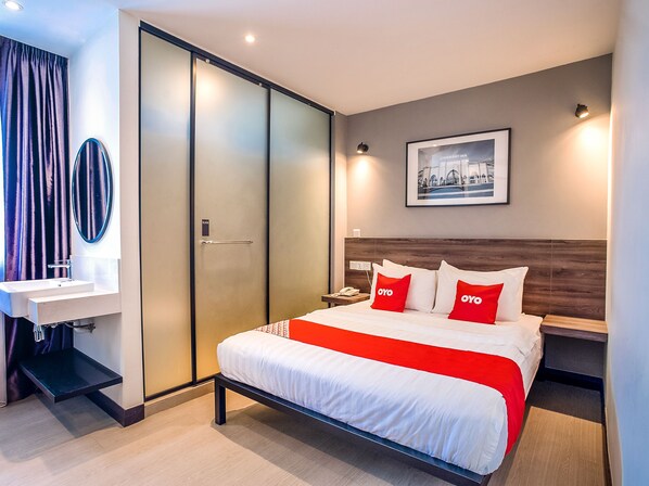 Deluxe Double Room, 1 Queen Bed | Desk, free WiFi, bed sheets