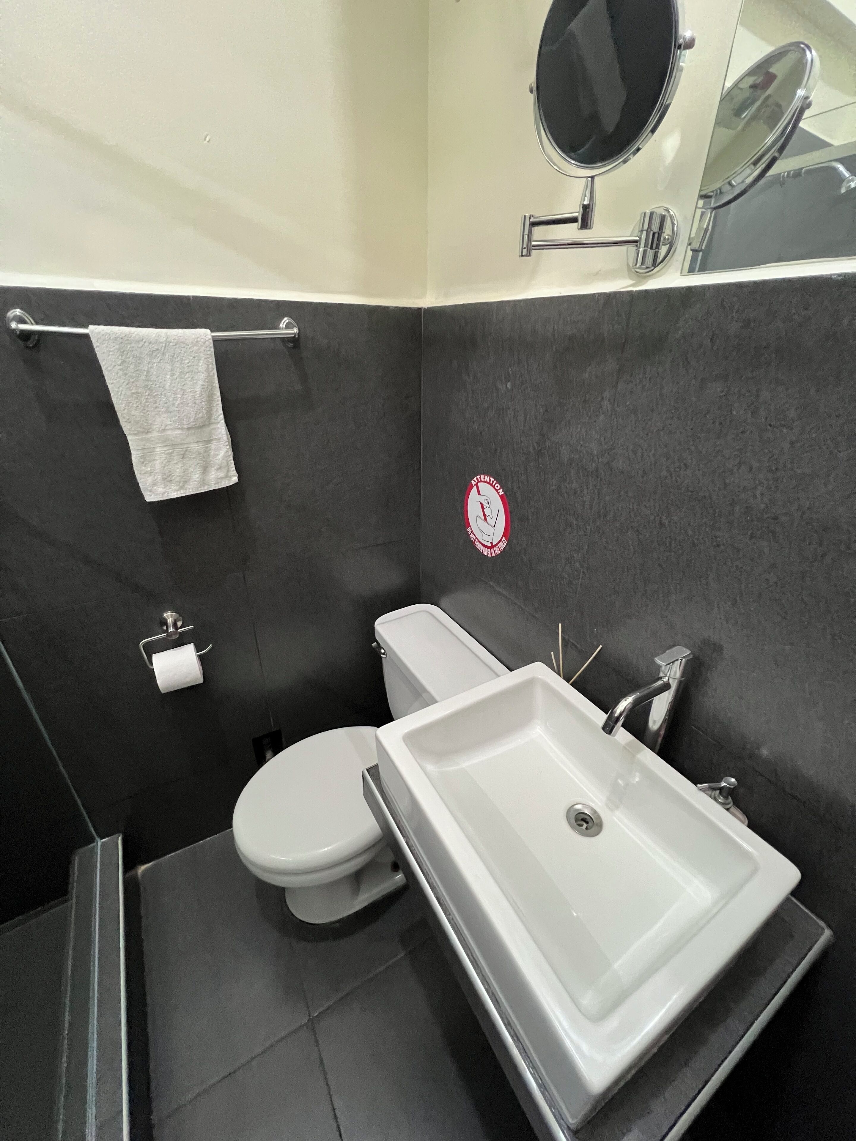 Photo - Lima Airport Tampu