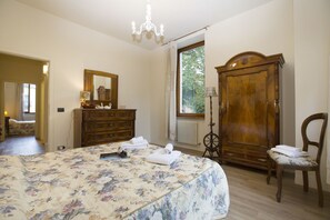 2 habitaciones, tabla de planchar con plancha y acceso a internet