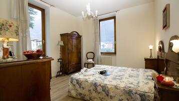2 bedrooms, iron/ironing board, Internet, bed sheets