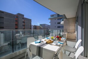 Outdoor dining - Prestige du Lac 27, Lugano, Switzerland (Lugano)