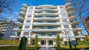 A multi-story residential building with balconies, a central entrance, and a sign indicating it is a residence. - Prestige du Lac 27 with Balcony and Parking, Lugano, Switzerland (Lugano)