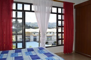 2 bedrooms, iron/ironing board, internet, bed sheets