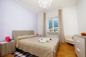 2 habitaciones, tabla de planchar con plancha, internet y ropa de cama 