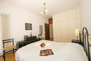1 bedroom, iron/ironing board, WiFi, bed sheets - Pool House, Lugano, Switzerland (Lugano)