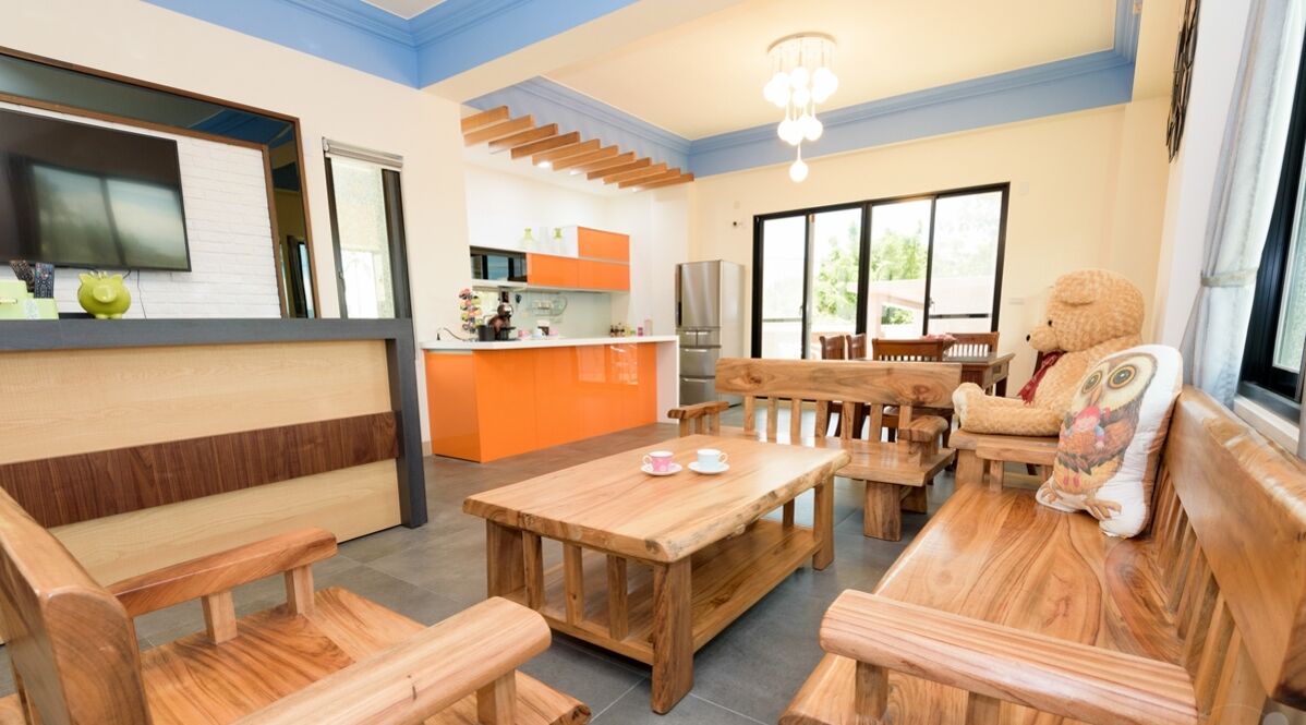 Family House, 5 Bedrooms, Non Smoking | Living area | LED TV