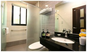 Familie huis, 5 slaapkamers, niet-roken | Badkamer | Gratis toiletartikelen, een haardroger, pantoffels, handdoeken