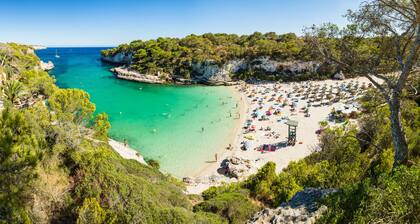 Moderni huoneisto parvekkeella kauniiseen uima-altaaseen, WIFI. Ca n'Antonia 092