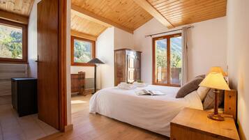 4 Schlafzimmer, Bügeleisen/Bügelbrett, kostenloses WLAN, Bettwäsche