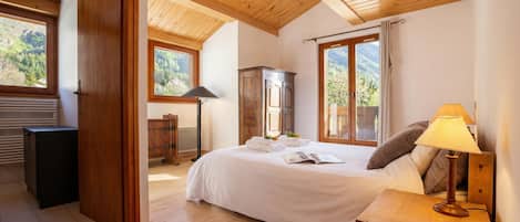 4 habitaciones, tabla de planchar con plancha y wifi gratis