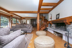 Flat-screen TV, DVD player - Chalet du Golf 618, Chamonix, France (Chamonix)