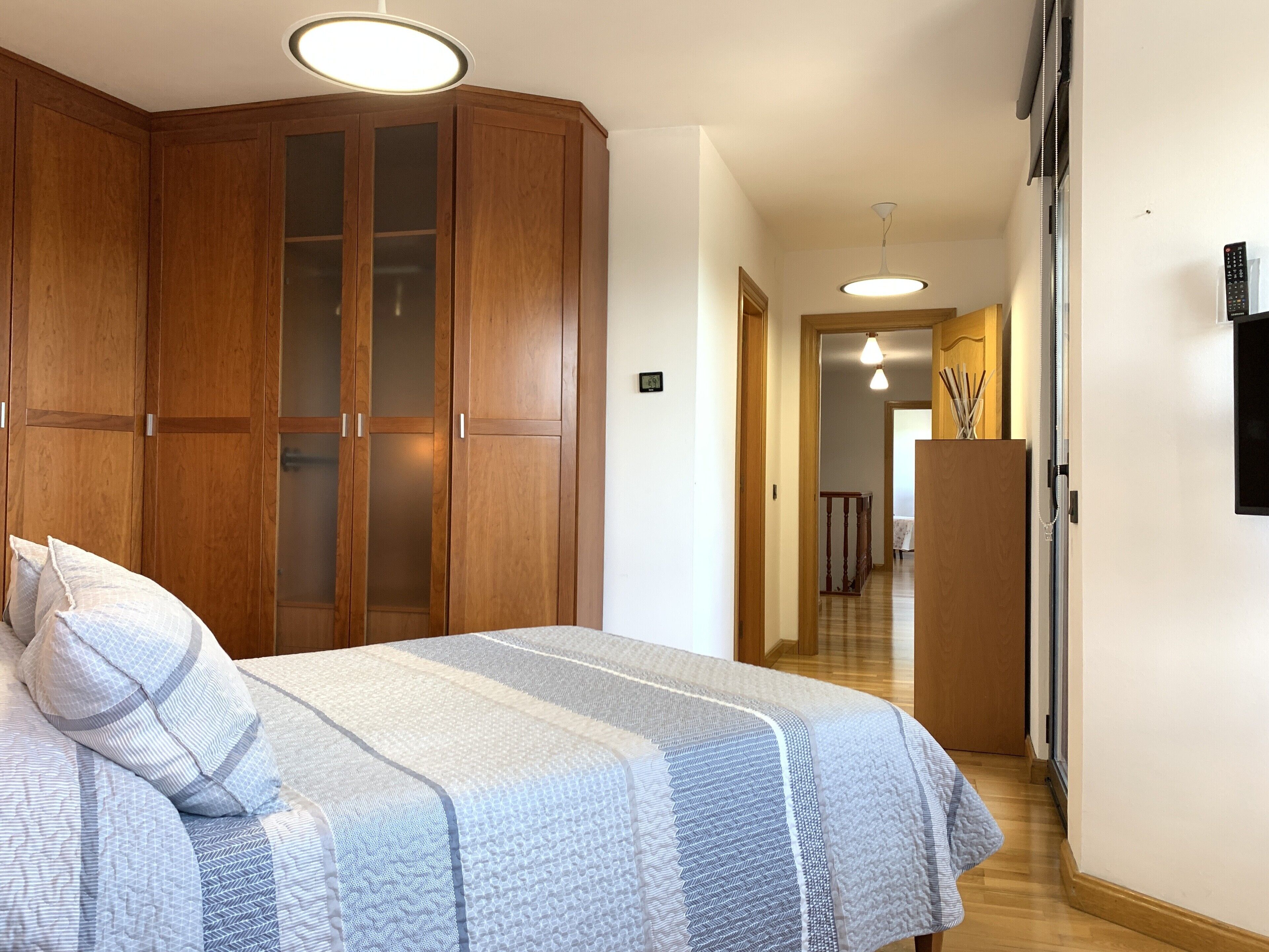 3 chambres, fer et planche à repasser, Wi-Fi, draps fournis