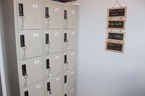 Lockers - The Old Moulmein Hostel (Mawlamyine)