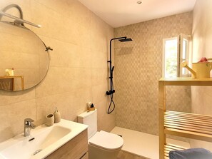 Vasca, asciugacapelli, bidet, asciugamani