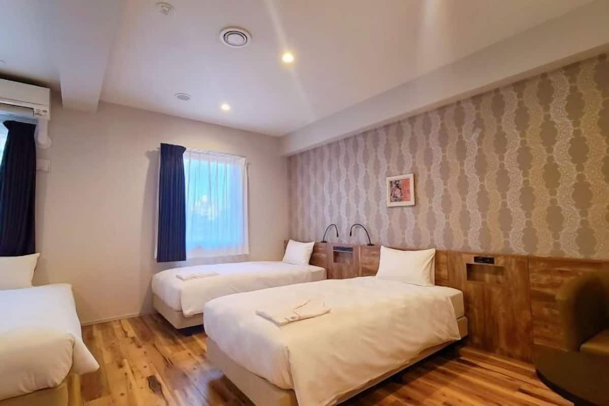 Desk, laptop workspace, iron/ironing board, free WiFi