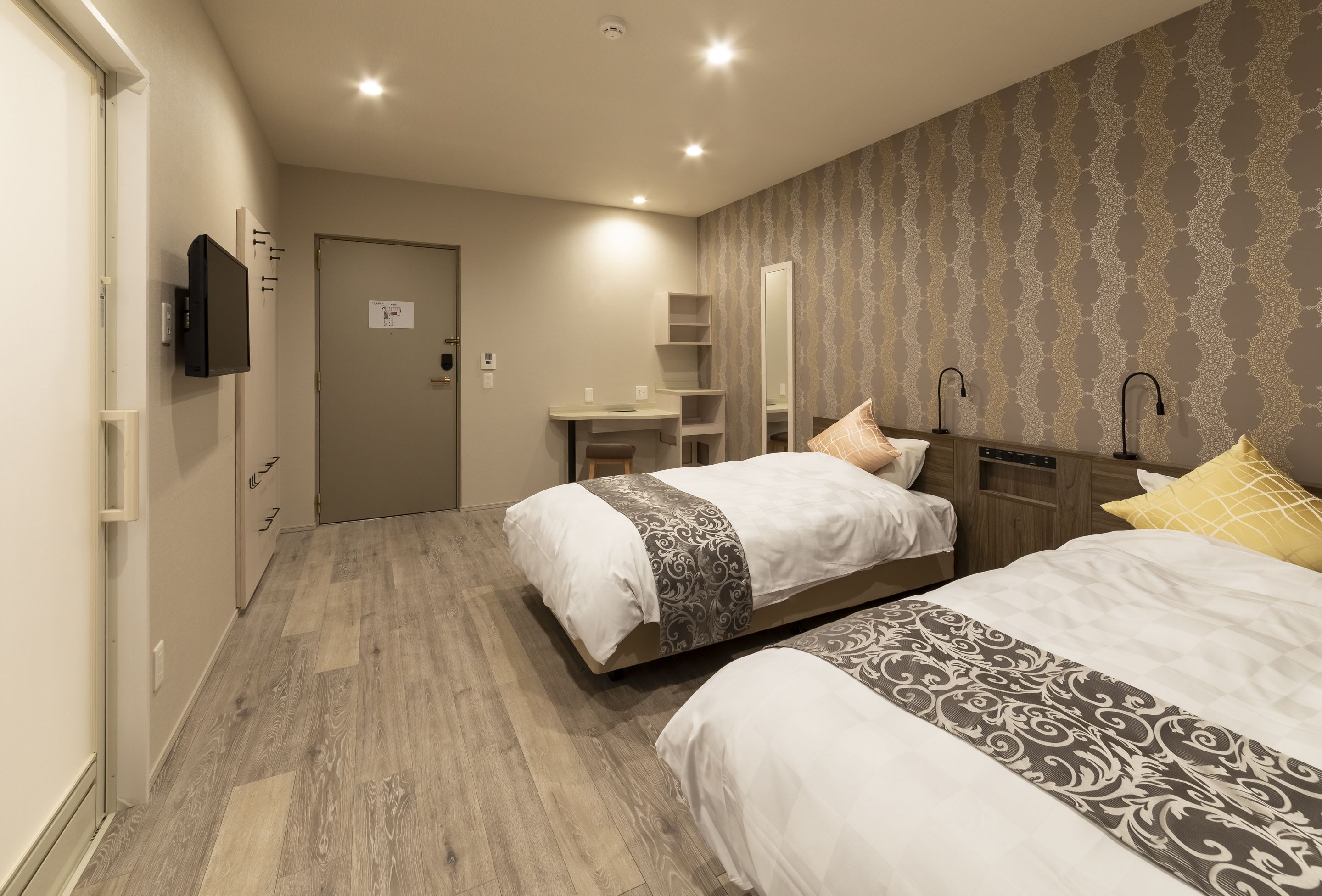 deluxe twin room, non smoking | 1 bedroom, desk, laptop workspace, iron/ironing board