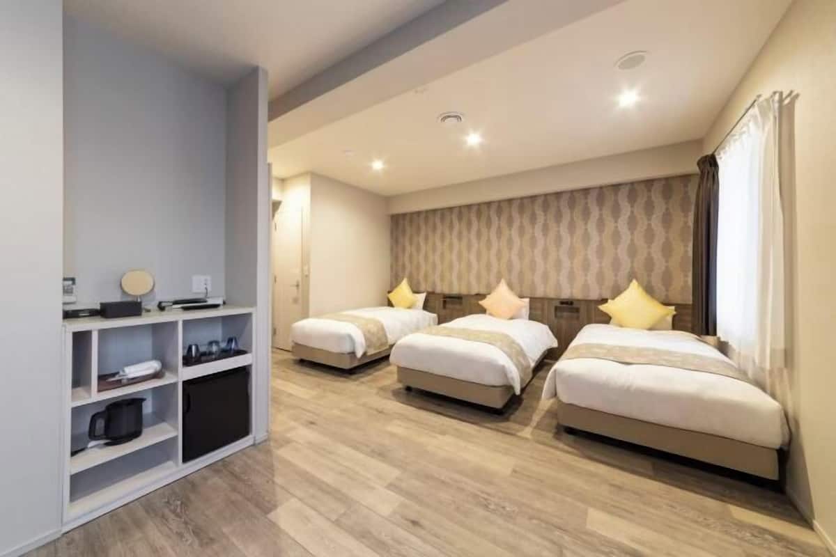 Desk, laptop workspace, iron/ironing board, free WiFi