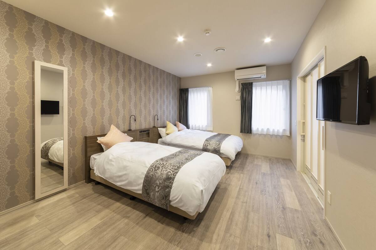 Twin Room - Disability Access, Non Smoking | Desk, laptop workspace, iron/ironing board (on request), WiFi (free)