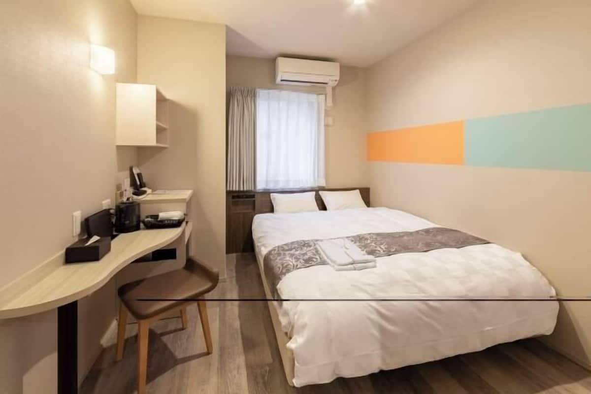 Desk, laptop workspace, iron/ironing board, free WiFi