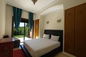 3 chambres, fer et planche à repasser, Wi-Fi, draps fournis