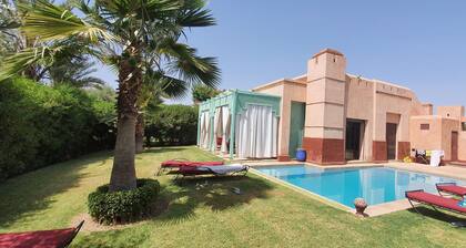 villa con piscina privada, vista al Atlas.
