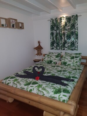 1 slaapkamer, een kluis op de kamer, een strijkplank/strijkijzer, wifi