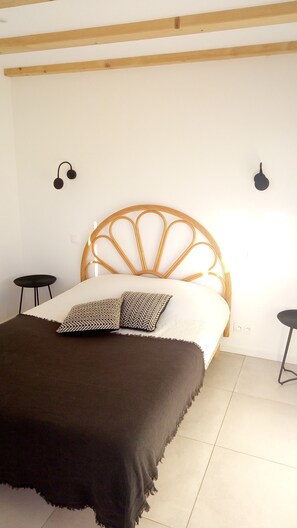 3 chambres, fer et planche à repasser, Wi-Fi, draps fournis