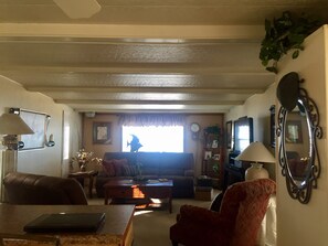 Smart TV, fireplace - Mississippi River Shore - Sunset and Fisherman's Delight on the Water (Stoddard)