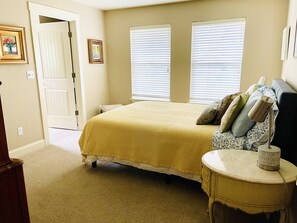 5 bedrooms, desk, iron/ironing board, travel crib