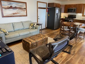 TV connectée, lecteur de DVD, livres