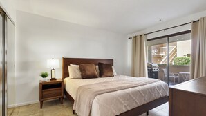 Room -  DOWNTOWN PALM SPRINGS POOLSIDE LOWER  CONDO STEPS TO CASINO   (Palm Springs)